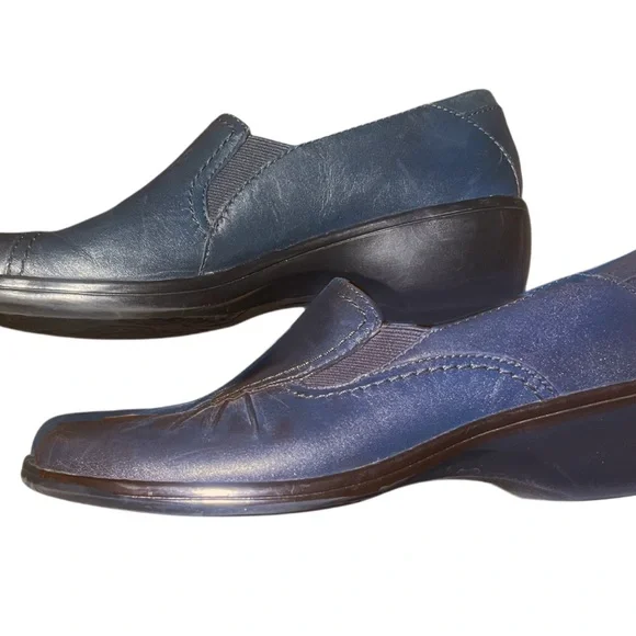 Clarks Women's Navy Leather Loafers - Picture 2 of 5